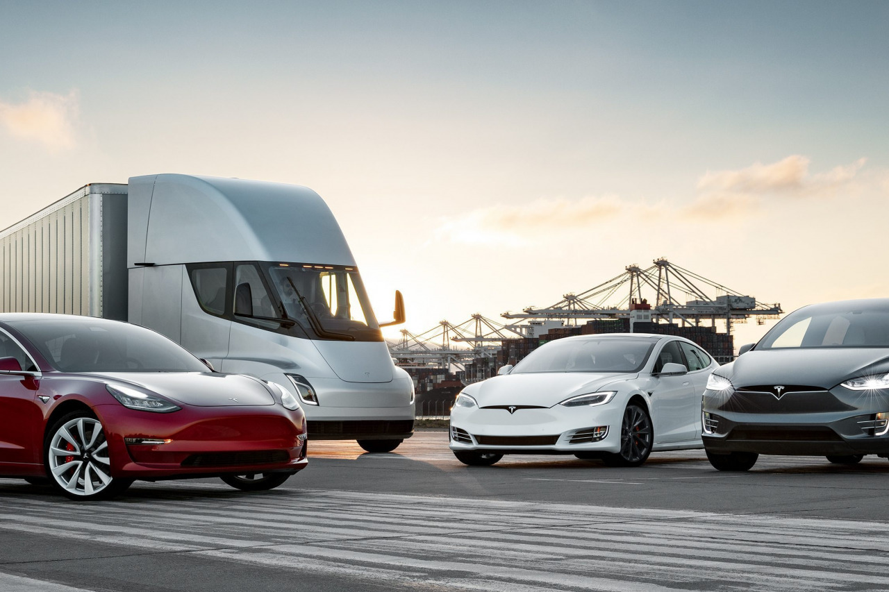 Tesla производит электрокары на двух заводах