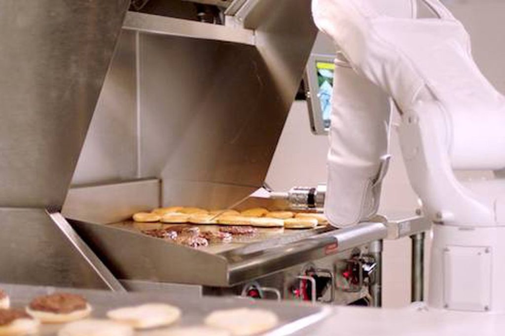 Американская сеть бургерных White Castle намерена разместить на своих кухнях роботов