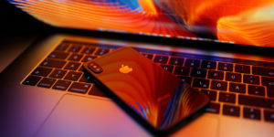 У Apple будут собственные экраны